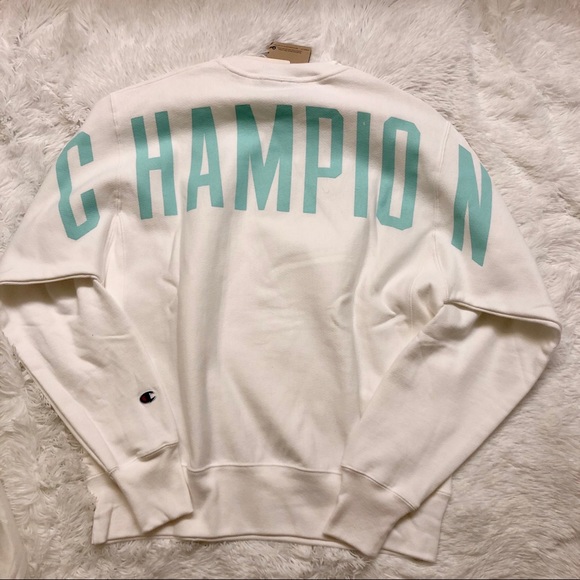 champion oversized arch logo